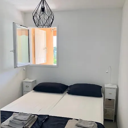 Apartment Newly Renovated Aircond-Wifi-Pool-Sea View-150M To Beaches- Saint Aygulf Exterior photo