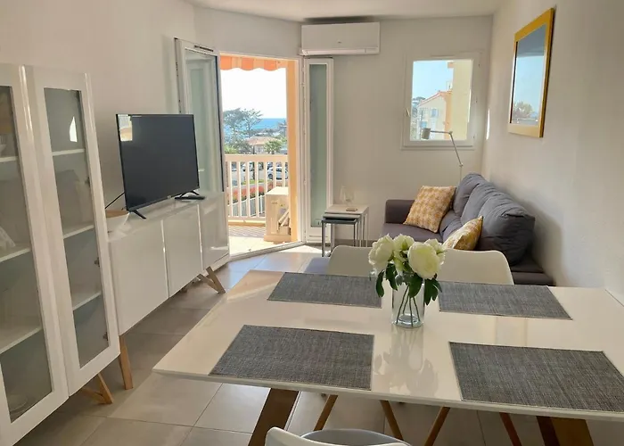 Apartment Newly Renovated Aircond-Wifi-Pool-Sea View-150M To Beaches- Saint Aygulf