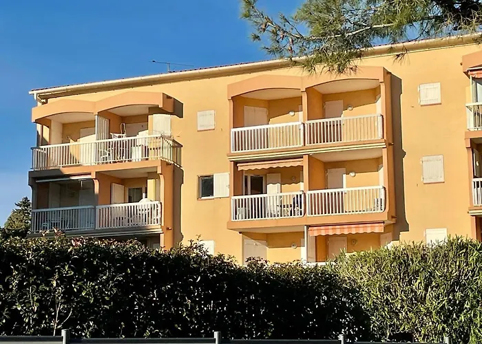 Apartment Newly Renovated Aircond-Wifi-Pool-Sea View-150M To Beaches- Saint Aygulf